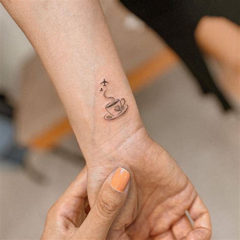 tattoos pequeños para mujer|tatuajes diminutos para mujer.